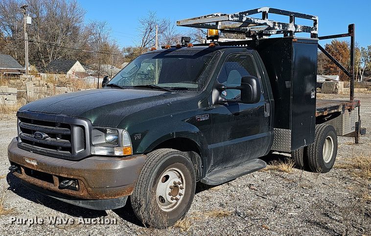 image for item DS5713 2003 Ford F350 Super Duty XL  flatbed pickup truck