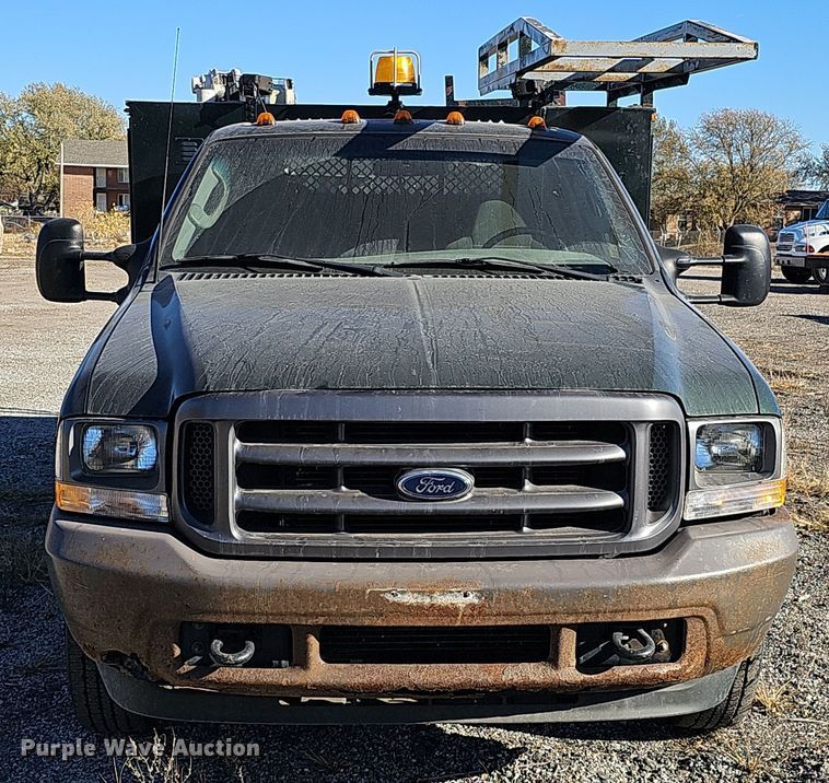 image for item DS5713 2003 Ford F350 Super Duty XL  flatbed pickup truck