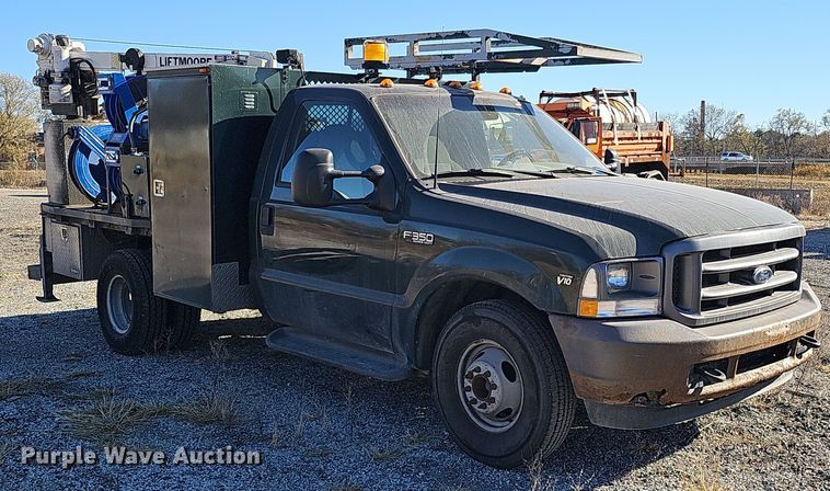 image for item DS5713 2003 Ford F350 Super Duty XL  flatbed pickup truck
