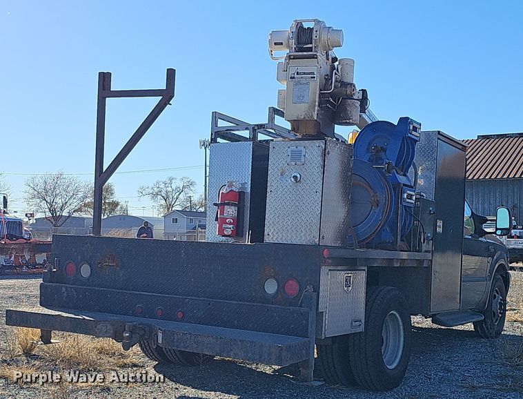 image for item DS5713 2003 Ford F350 Super Duty XL  flatbed pickup truck