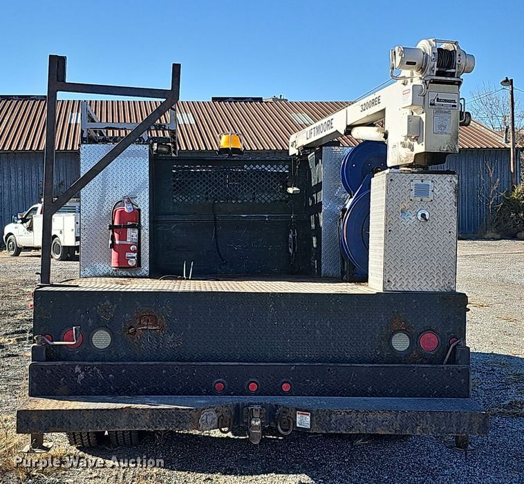 image for item DS5713 2003 Ford F350 Super Duty XL  flatbed pickup truck