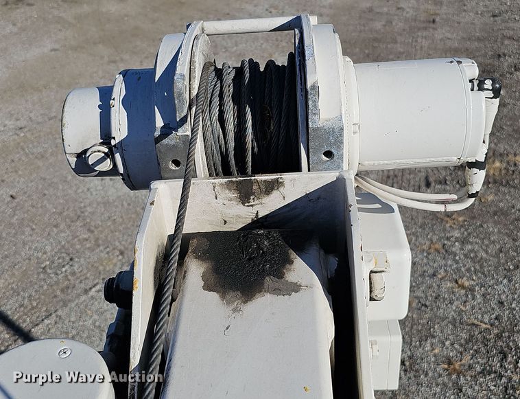 image for item DS5713 2003 Ford F350 Super Duty XL  flatbed pickup truck