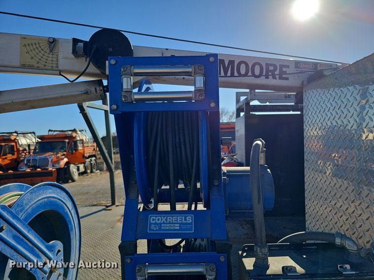 image for item DS5713 2003 Ford F350 Super Duty XL  flatbed pickup truck