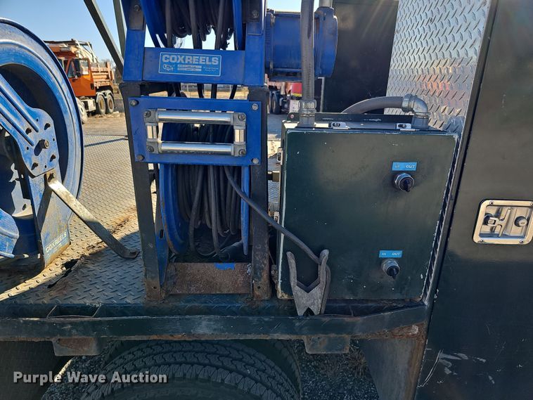 image for item DS5713 2003 Ford F350 Super Duty XL  flatbed pickup truck