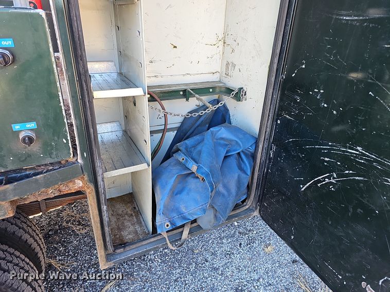 image for item DS5713 2003 Ford F350 Super Duty XL  flatbed pickup truck