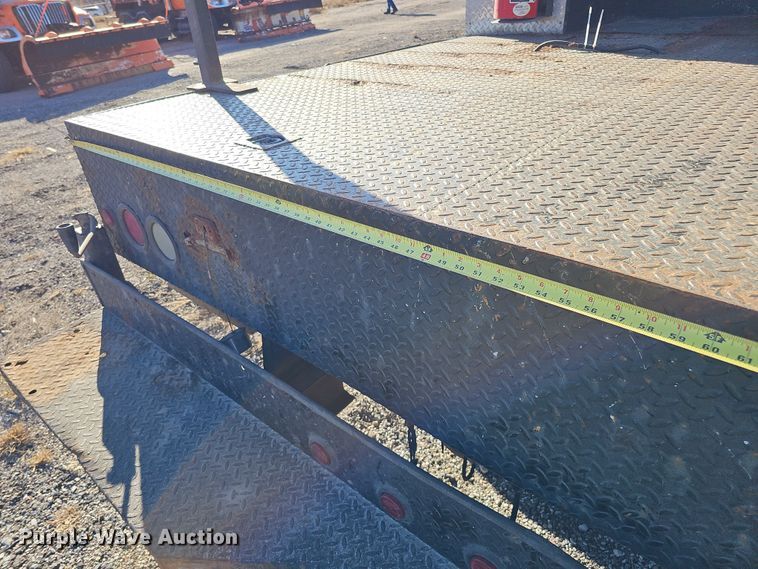 image for item DS5713 2003 Ford F350 Super Duty XL  flatbed pickup truck