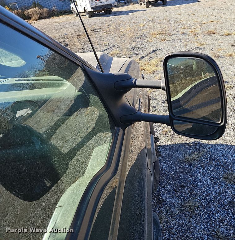 image for item DS5713 2003 Ford F350 Super Duty XL  flatbed pickup truck