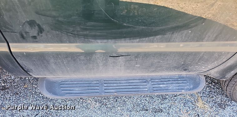 image for item DS5713 2003 Ford F350 Super Duty XL  flatbed pickup truck