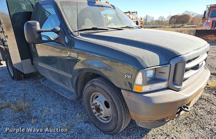 image for item DS5713 2003 Ford F350 Super Duty XL  flatbed pickup truck