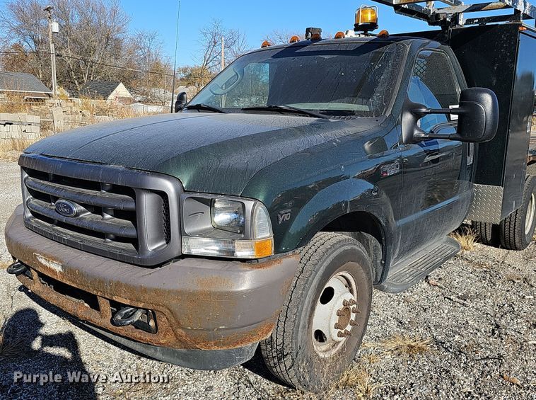 image for item DS5713 2003 Ford F350 Super Duty XL  flatbed pickup truck