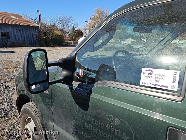 image for item DS5713 2003 Ford F350 Super Duty XL  flatbed pickup truck