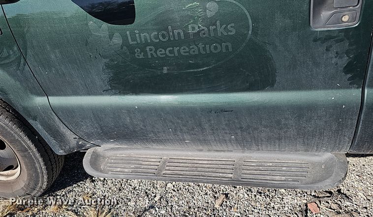 image for item DS5713 2003 Ford F350 Super Duty XL  flatbed pickup truck