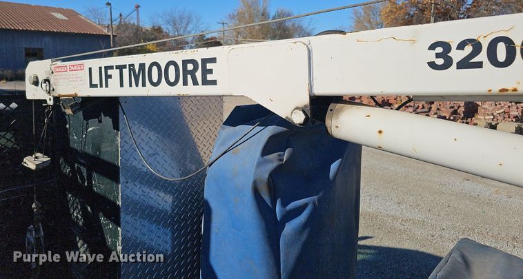 image for item DS5713 2003 Ford F350 Super Duty XL  flatbed pickup truck