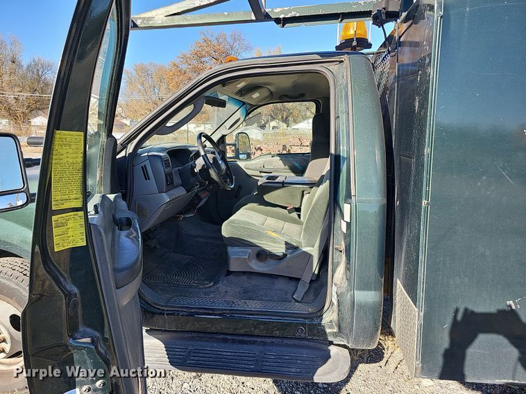 image for item DS5713 2003 Ford F350 Super Duty XL  flatbed pickup truck