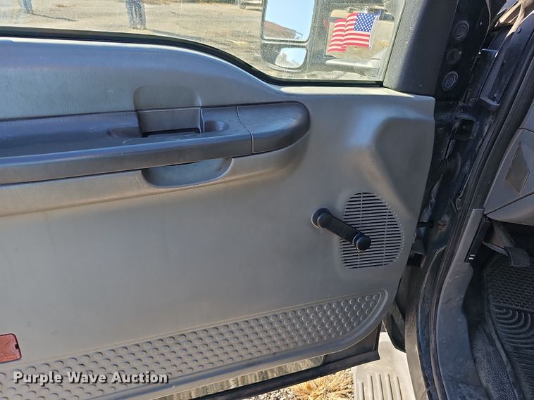 image for item DS5713 2003 Ford F350 Super Duty XL  flatbed pickup truck