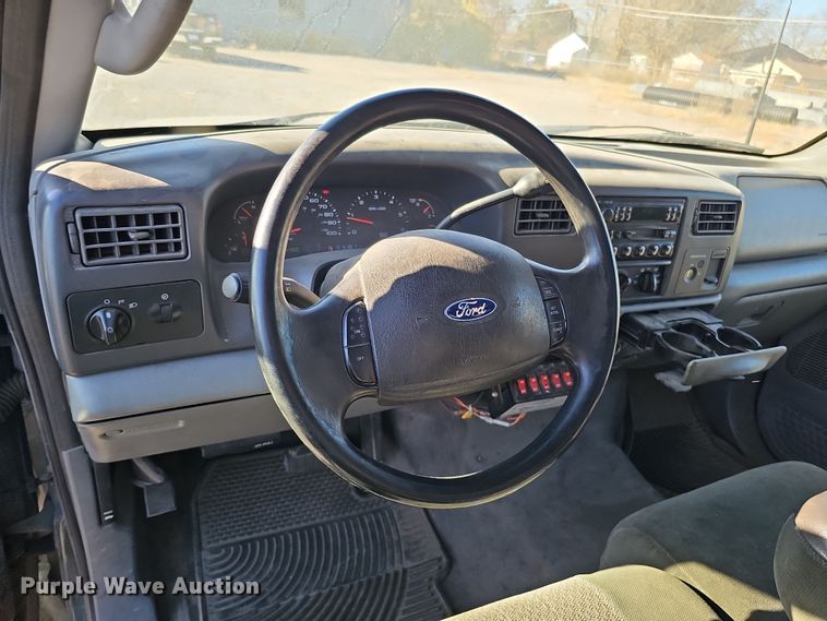 image for item DS5713 2003 Ford F350 Super Duty XL  flatbed pickup truck