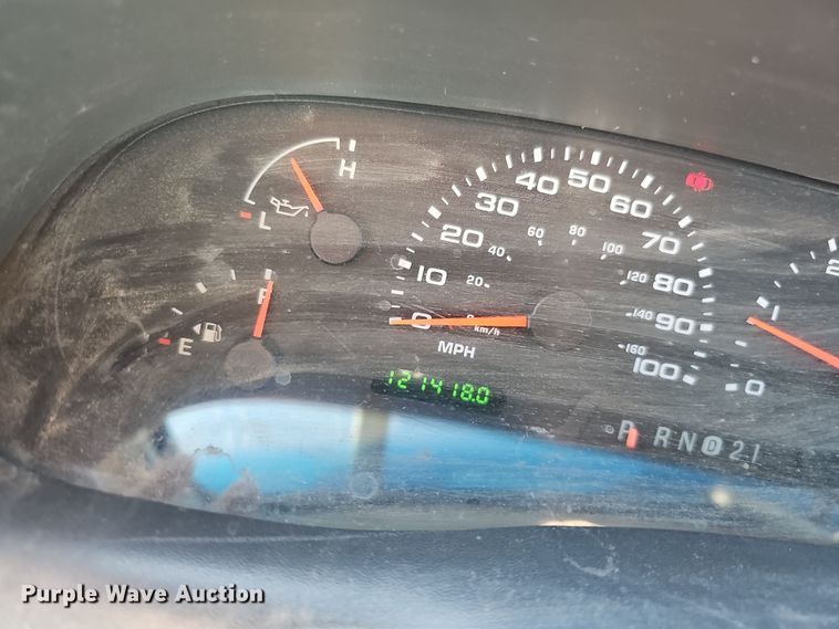 image for item DS5713 2003 Ford F350 Super Duty XL  flatbed pickup truck