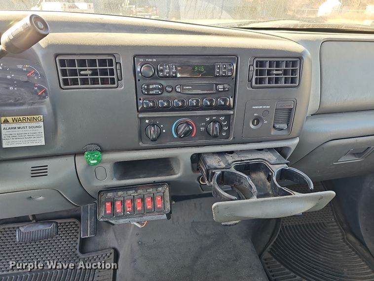 image for item DS5713 2003 Ford F350 Super Duty XL  flatbed pickup truck