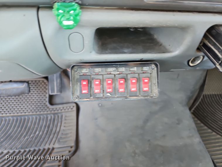 image for item DS5713 2003 Ford F350 Super Duty XL  flatbed pickup truck