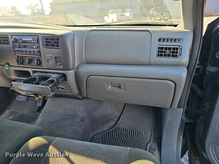 image for item DS5713 2003 Ford F350 Super Duty XL  flatbed pickup truck