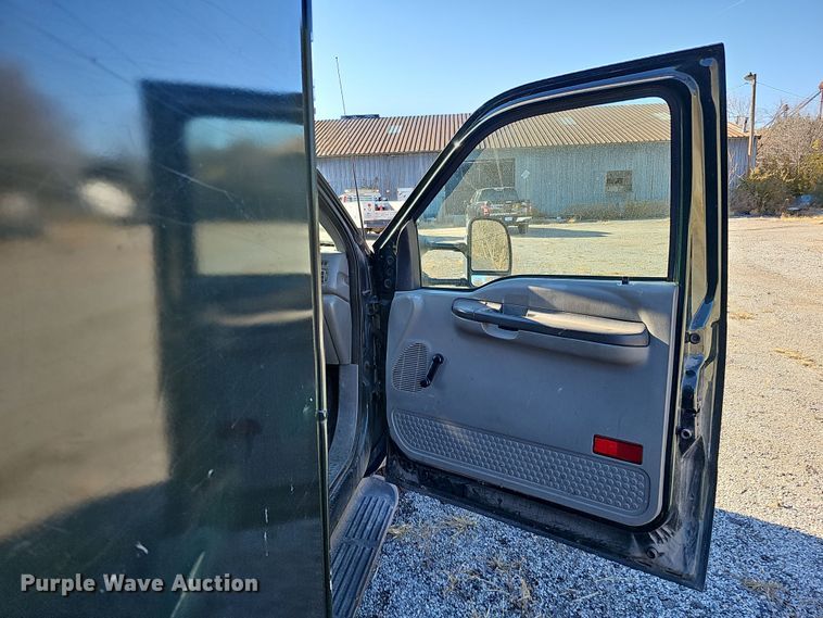 image for item DS5713 2003 Ford F350 Super Duty XL  flatbed pickup truck