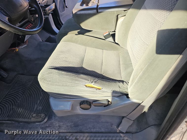 image for item DS5713 2003 Ford F350 Super Duty XL  flatbed pickup truck