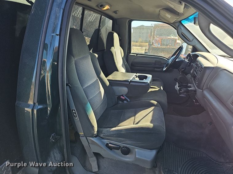 image for item DS5713 2003 Ford F350 Super Duty XL  flatbed pickup truck