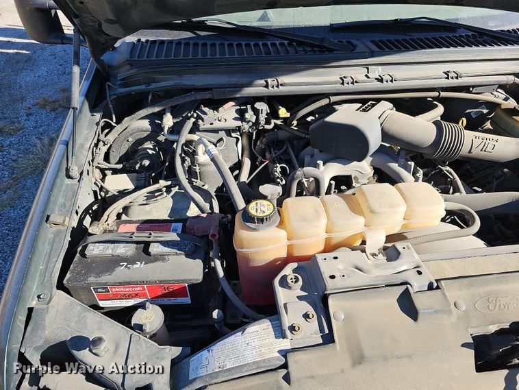 image for item DS5713 2003 Ford F350 Super Duty XL  flatbed pickup truck