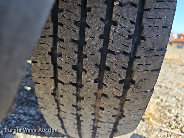 image for item DS5713 2003 Ford F350 Super Duty XL  flatbed pickup truck