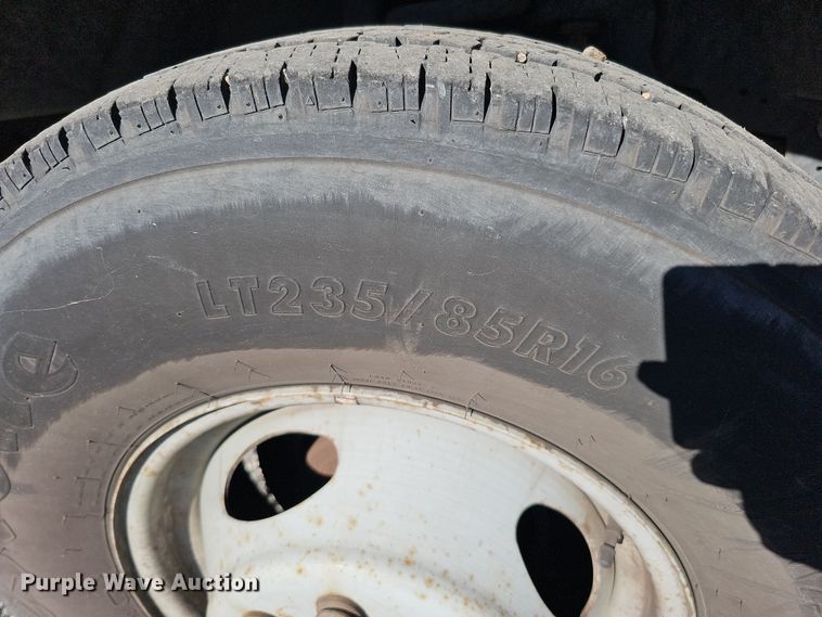 image for item DS5713 2003 Ford F350 Super Duty XL  flatbed pickup truck