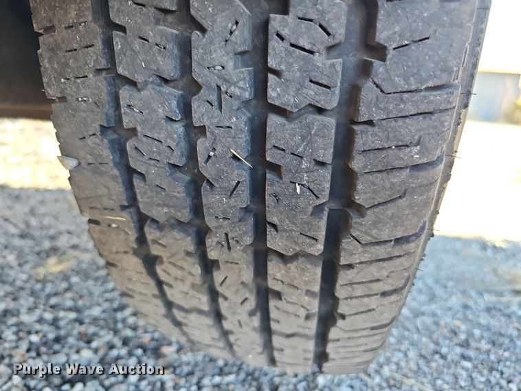 image for item DS5713 2003 Ford F350 Super Duty XL  flatbed pickup truck