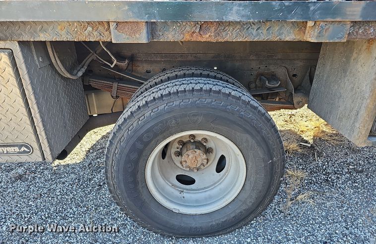 image for item DS5713 2003 Ford F350 Super Duty XL  flatbed pickup truck