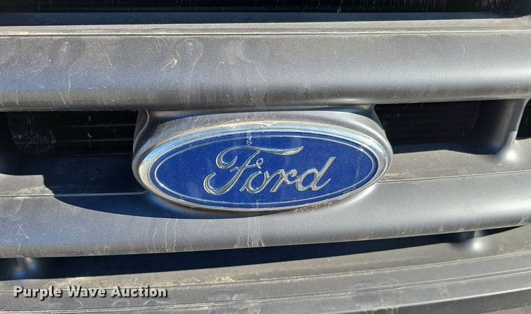 image for item DS5713 2003 Ford F350 Super Duty XL  flatbed pickup truck