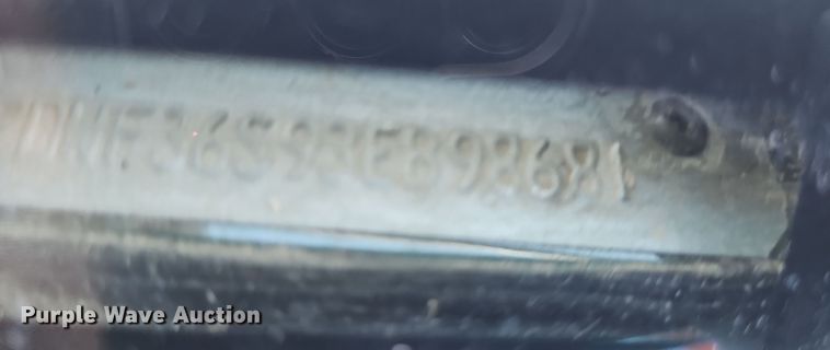 image for item DS5713 2003 Ford F350 Super Duty XL  flatbed pickup truck