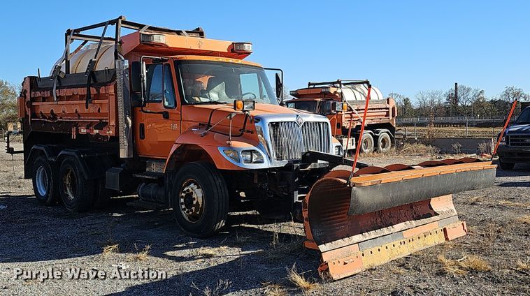 image for item DS5714 2007 International 7400  dump truck