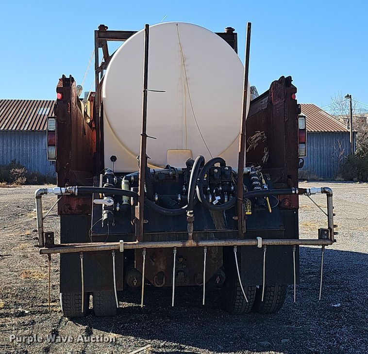 image for item DS5714 2007 International 7400  dump truck