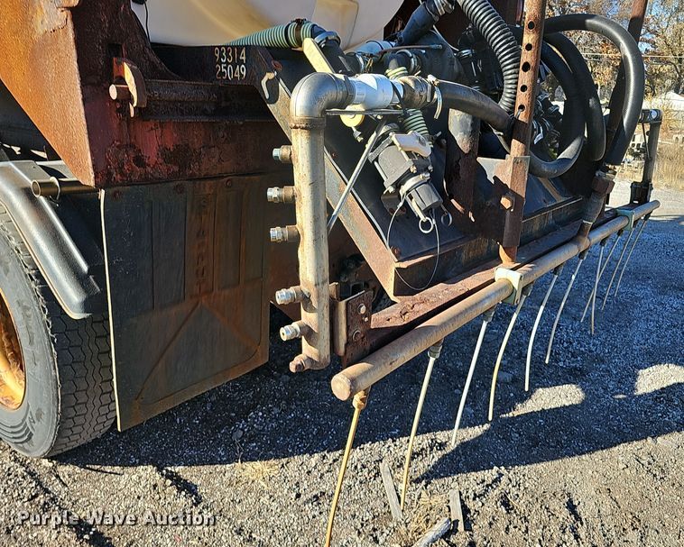 image for item DS5714 2007 International 7400  dump truck