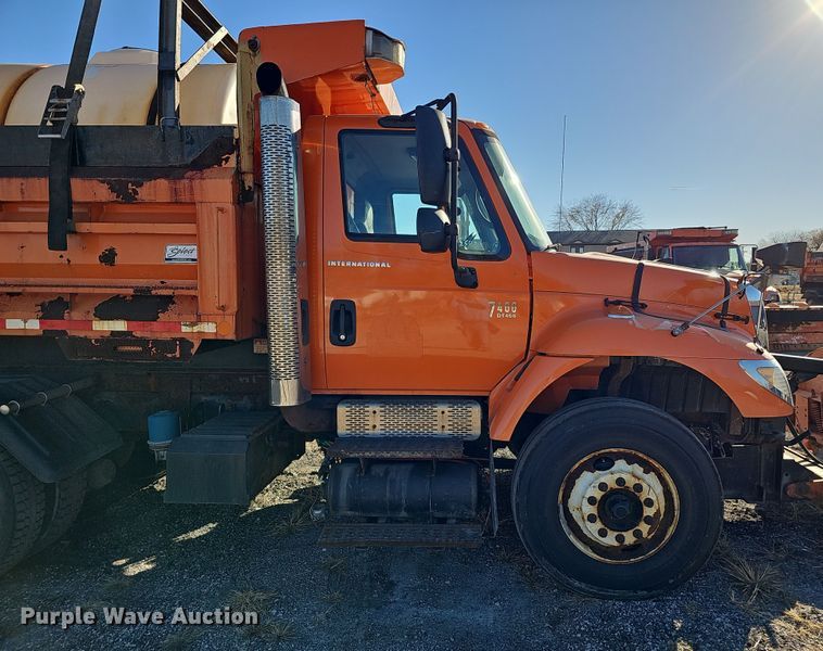 image for item DS5714 2007 International 7400  dump truck