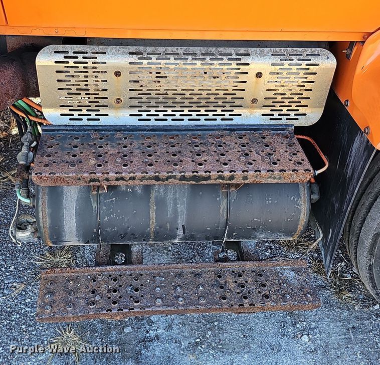 image for item DS5714 2007 International 7400  dump truck