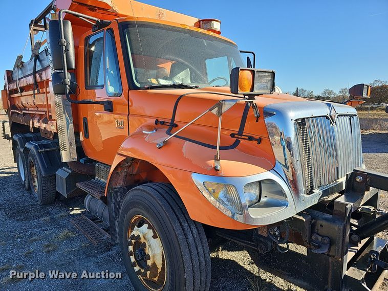 image for item DS5714 2007 International 7400  dump truck