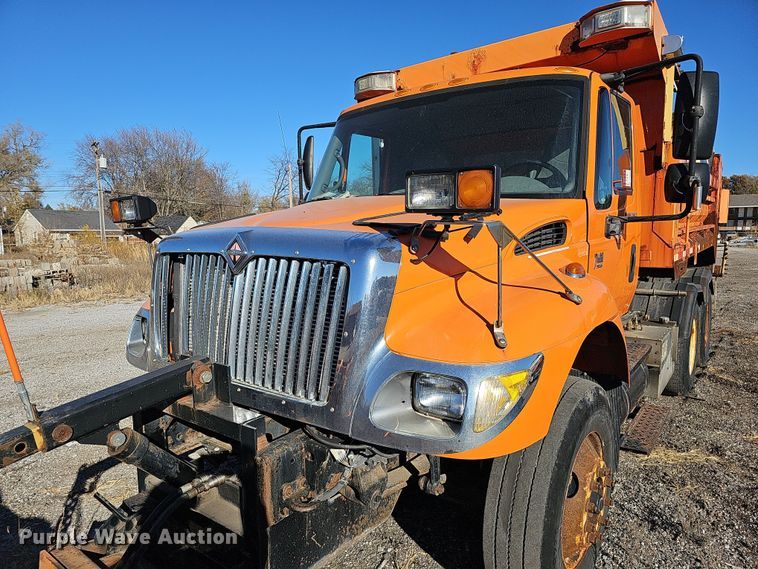 image for item DS5714 2007 International 7400  dump truck