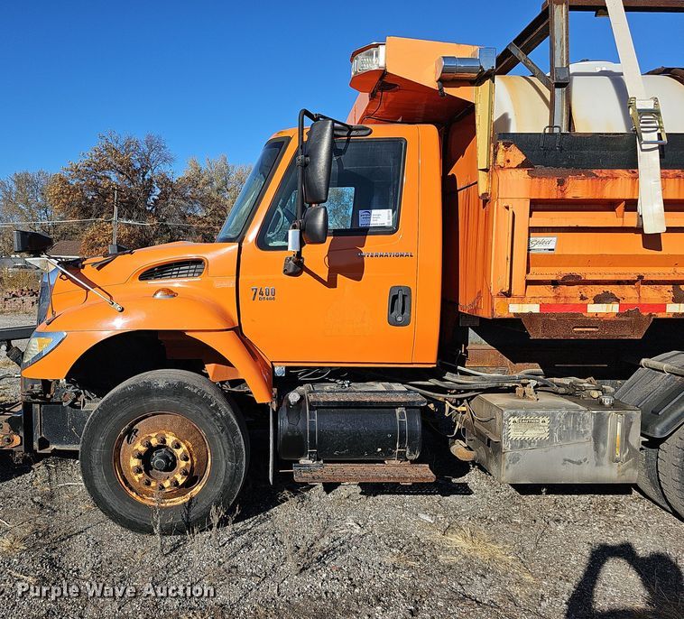 image for item DS5714 2007 International 7400  dump truck