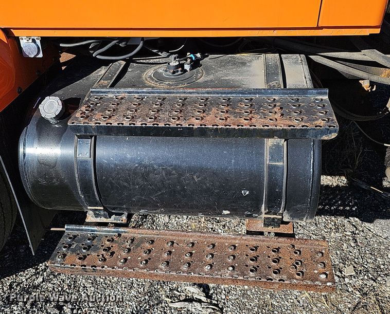 image for item DS5714 2007 International 7400  dump truck