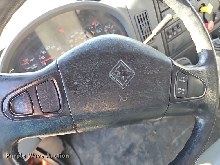 image for item DS5714 2007 International 7400  dump truck