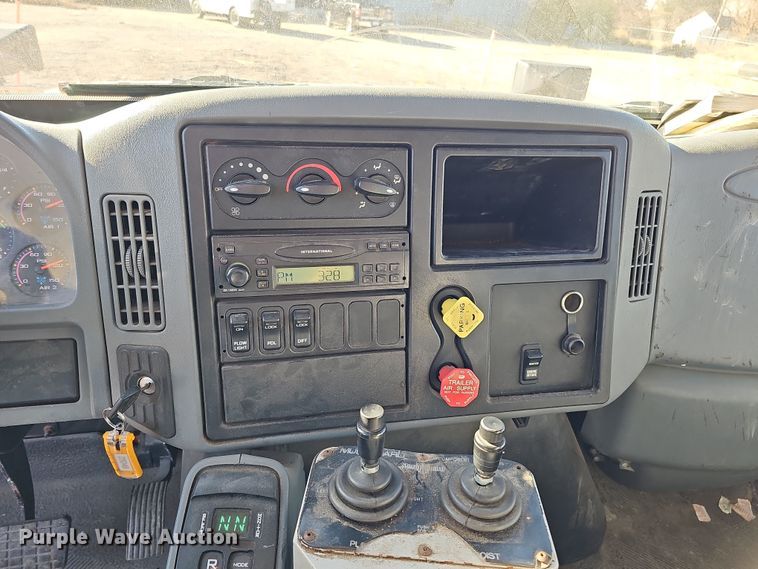 image for item DS5714 2007 International 7400  dump truck