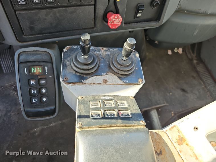 image for item DS5714 2007 International 7400  dump truck