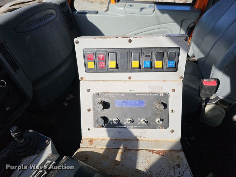 image for item DS5714 2007 International 7400  dump truck