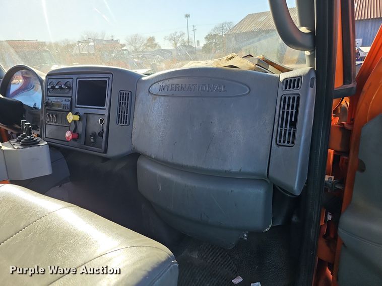 image for item DS5714 2007 International 7400  dump truck