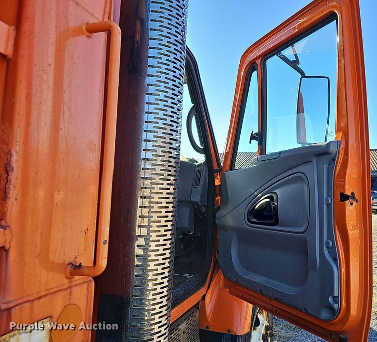 image for item DS5714 2007 International 7400  dump truck