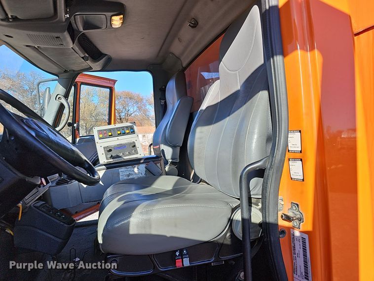 image for item DS5714 2007 International 7400  dump truck